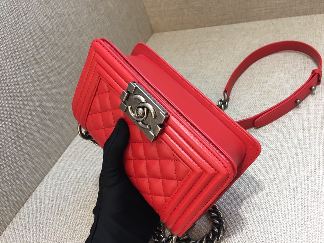 Lambskin Small Boy Handbag Flap Bag A67085 Red